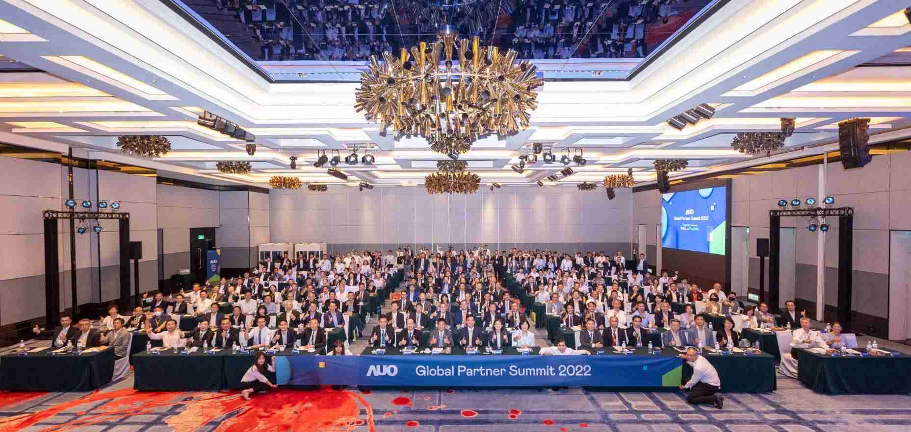 友達推動「安心、、、、創新、、、用心、、同心、、盡心」五星職旅，，，為菲籍員工打造全方位照護，，，首度贏得「人權實踐與發展領袖獎」殊榮