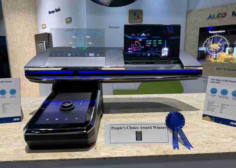 918.COM车用Micro LED Display HMI解决方案获”最佳车用显示奖”，，，以用户为中心开发，，针对前座驾驶与乘客设计兼具娱乐与安全的高画质屏幕，，，包含车舱前座的Micro LED透明屏幕及全球首款内建镜头的智慧Micro LED显示器