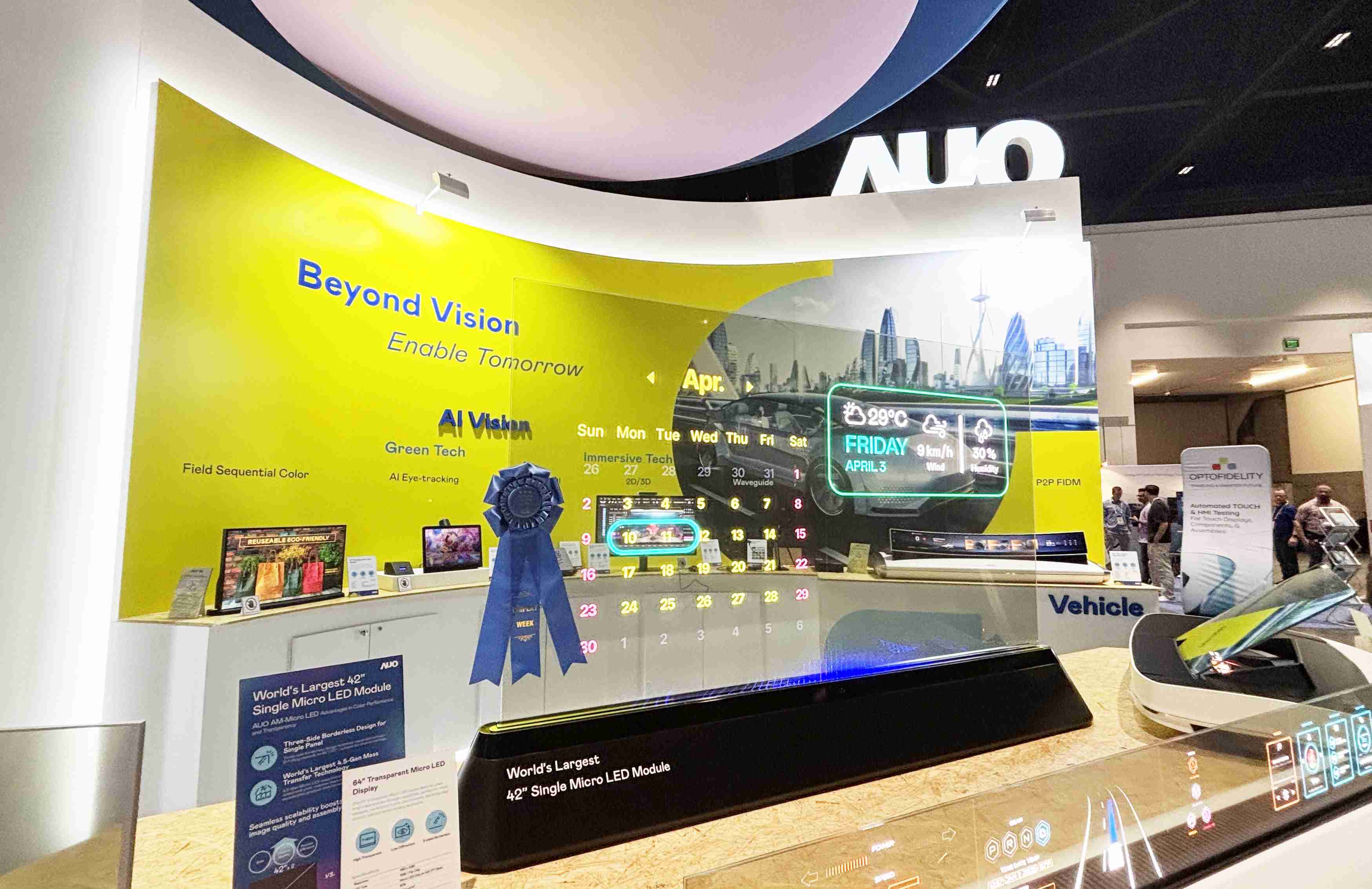 918.COM64吋透明Micro LED显示器获〝最佳Micro LED技术应用奖〞，，其绝妙的透明穿透特性，，同时具备1,000 nits的高亮度表现，，，并透过精细的无缝拼接延伸，，，可依需求灵活应用于多元场域，，，，展现出Micro LED显示技术划时空的无限潜力